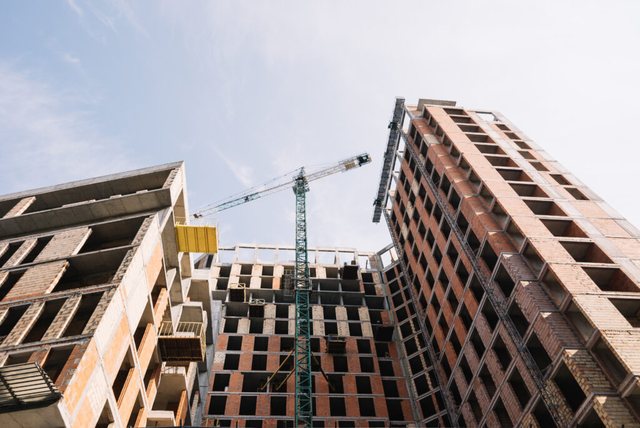 Confidence in the economy falls in June, driven by services and construction