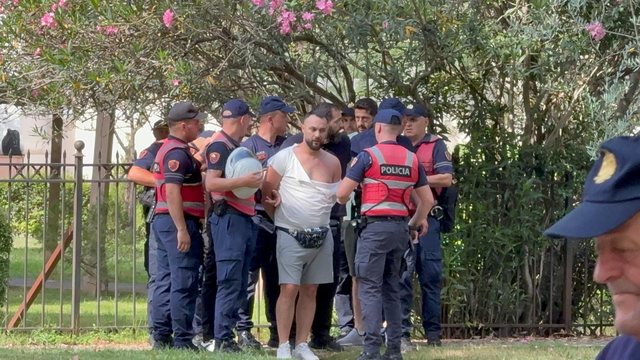 P&euml;rplasje mes protestuesve dhe policis&euml;, disa t&euml; shoq&euml;ruar,