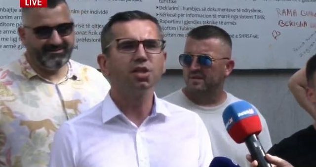 Avokati: Policia zbatoi urdhra t&euml; paligjsh&euml;m, protestuesit duhet
