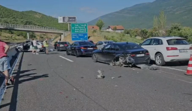 Aksident i 6-fishtë pranë pikës kufitare në Morinë, 7