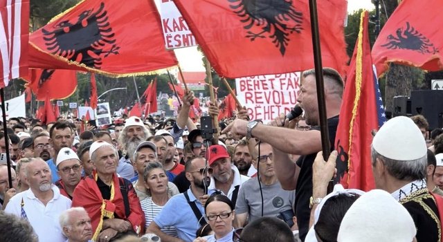 Le Courrier des Balkans: Horizonti i Ramës po ngushtohet, rritet presioni