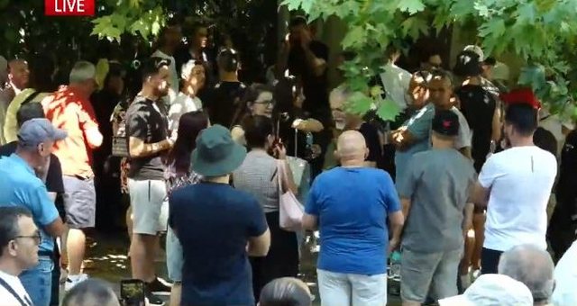 Thirrje të forta para Gjykatës së Tiranës: Rama në