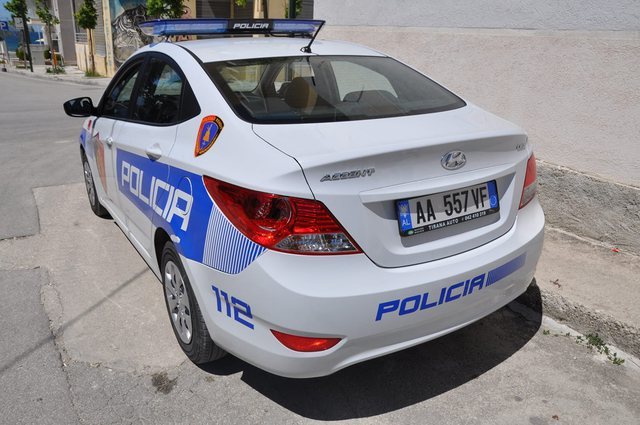 Shpërthen makina në Shkodër, dyshohet se ishte vendosur eksploziv