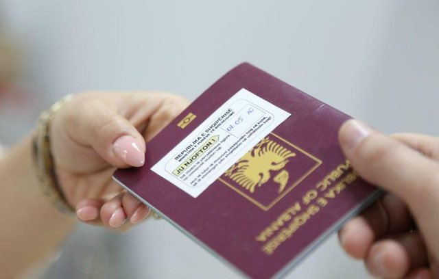 Më pak interes për pasaportën shqiptare, bie me 46%