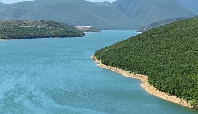 Fierza zbret në nivelin më të ulët të javëve