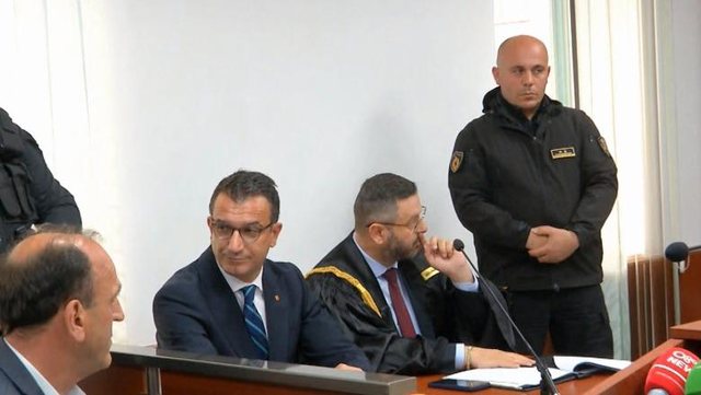 Procesi ndaj Veliajt, Xoxa kërkon shtyrjen e gjyqit me 63 ditë,