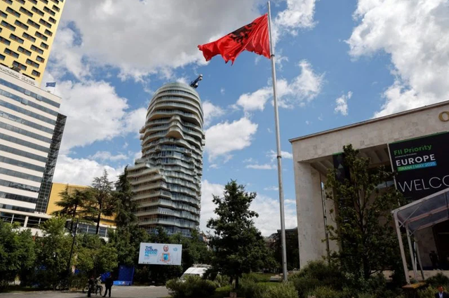 Pushteti, kullat dhe Rama/ “The Albanian Files” si pasqyrë e