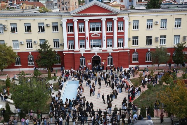 Aplikimet p&euml;r universitet nisin n&euml; fund t&euml; korrikut, si do