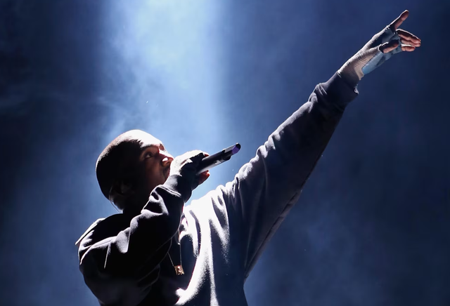 Pak ditë para koncertit të Kanye West, gjysma e biletave ende të