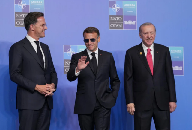 Dhurata e &ccedil;uditshme e Erdoganit p&euml;r lider&euml;t e NATO-s