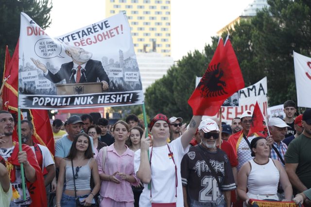 Opinions from 'anonymous' authors target Flamingo protests