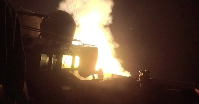 US and Iran exchange airstrikes for second day in a row