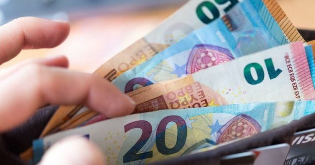 Paga mesatare në Kosovë arriti 639 euro në 2024-n