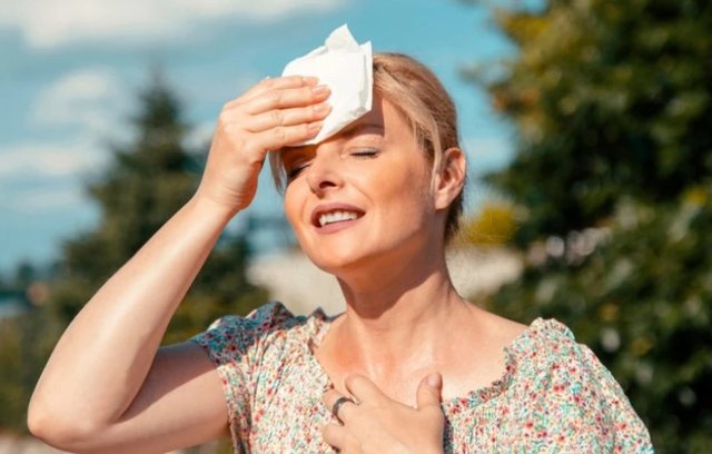 Three drinks that make you sweat less in the summer