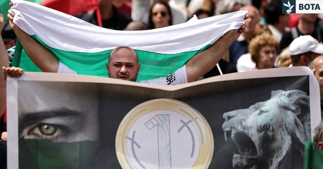 Bulgaria defies chaos and continues on path to euro