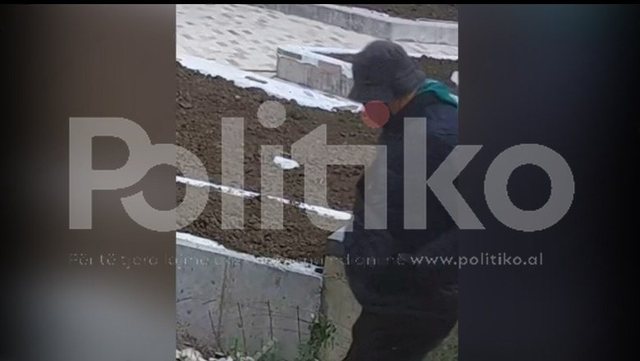 Foto/ Me maskë e kapele, del foto e autorit të vrasjes së Renato