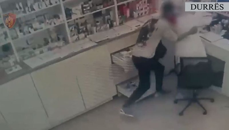 Theu mas&euml;n e arrestit sht&euml;piak, arrestohet pas disa or&euml;sh