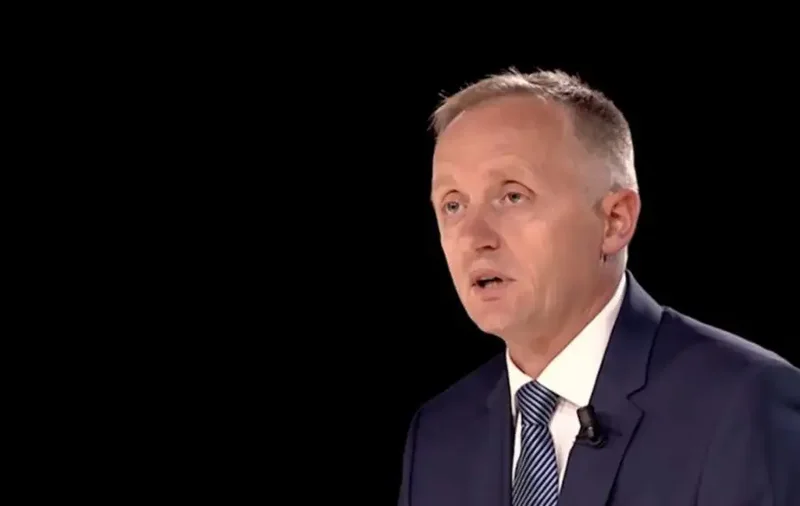 Qesh mir&euml; kush qesh i fundit, zonja ministre
