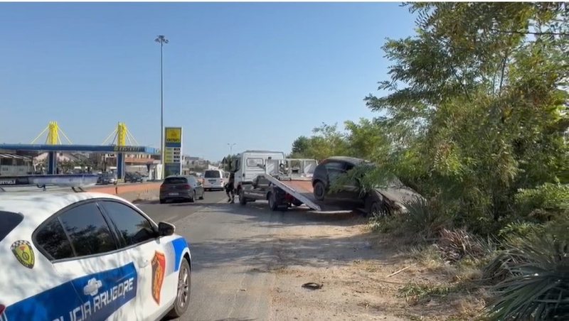 Makina bie n&euml; kanal n&euml; Durr&euml;s, banor&euml;t: Mungesa e