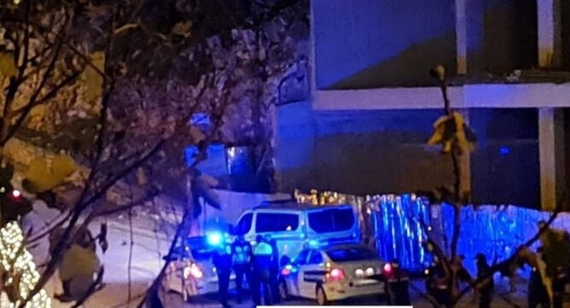 EMRAT/ Dhunuan dhe kanos&euml;n me thik&euml; oficerin e Policis&euml; n&euml;