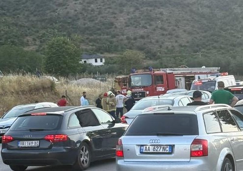 Aksident n&euml; Tepelen&euml;, p&euml;rplasen dy automjete