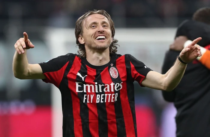 On the eve of his 41st birthday, Modrić chooses not to retire and renews with