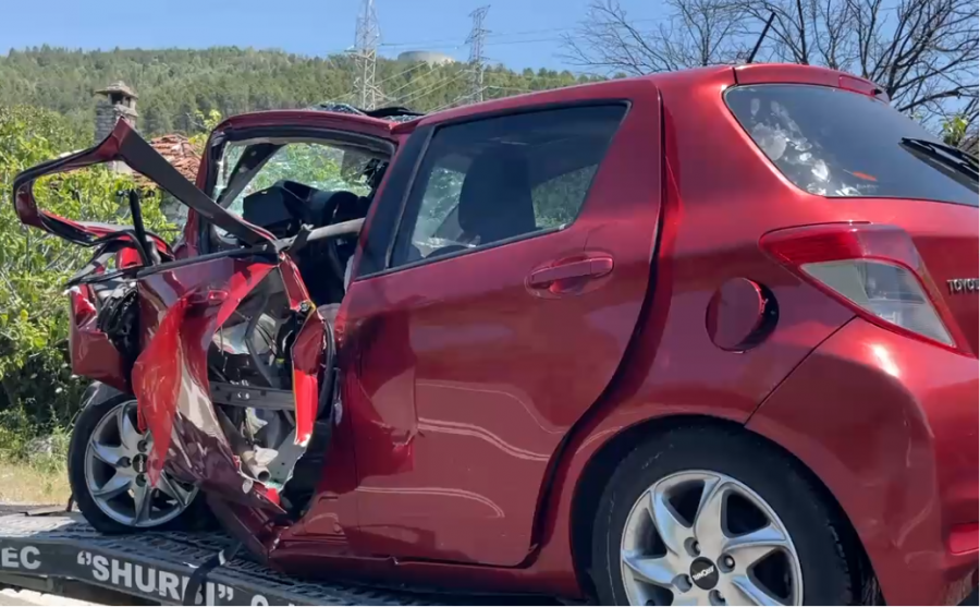 Automjeti del nga rruga në Rrugën e Kombit, plagosen dy persona