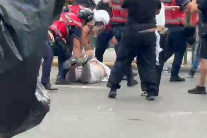 Protest in front of the Parliament, police forcibly escort some citizens