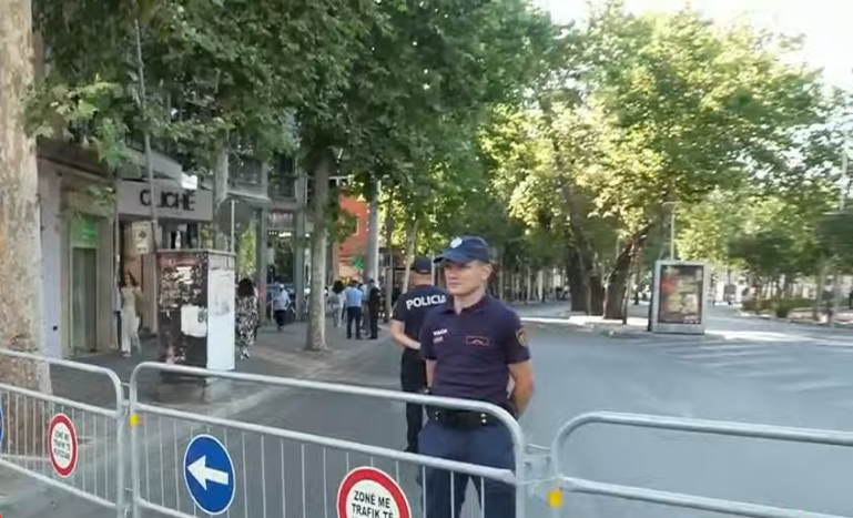 Parliament under "siege" ahead of protest: Barriers, water cannons and
