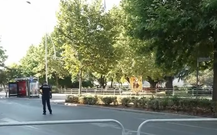 Parliament under "siege" ahead of protest: Barriers, water cannons and