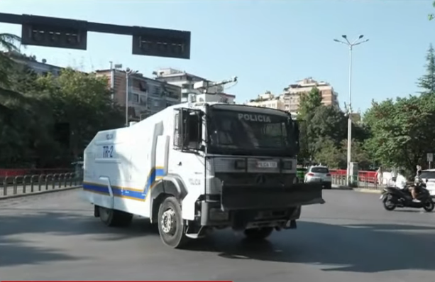 Parliament under "siege" ahead of protest: Barriers, water cannons and