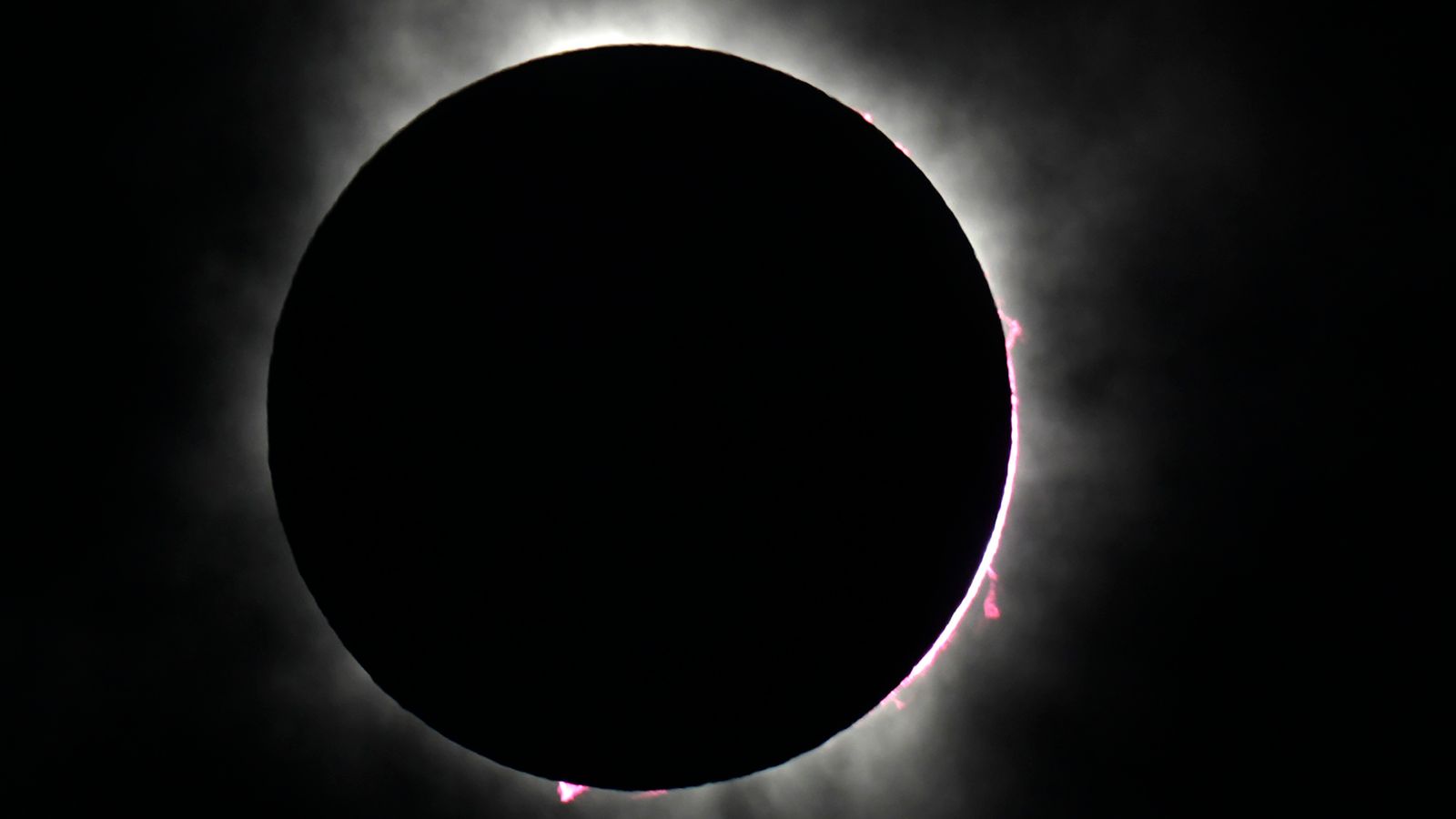 skynews-total-solar-eclipse_7294550.jpg