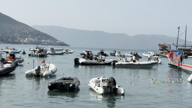 "A rose for Enrique", friends and family pay homage on the coast for