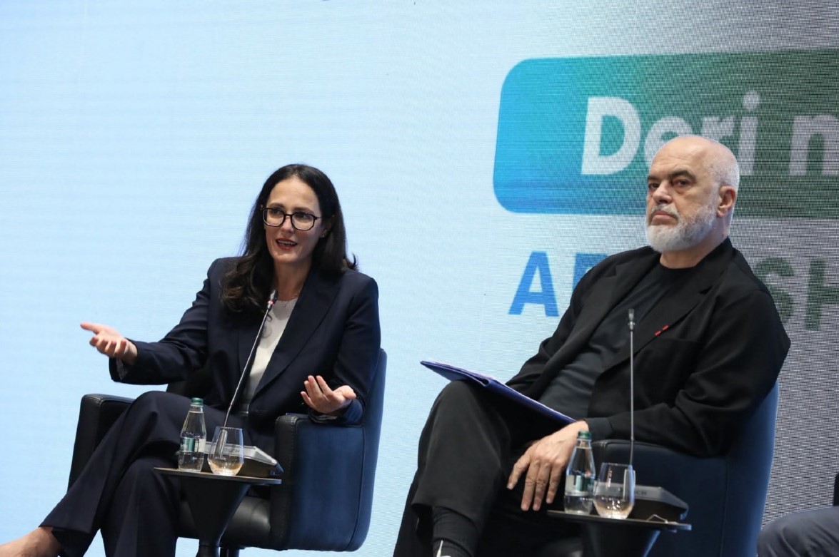 Delina-2.jpg