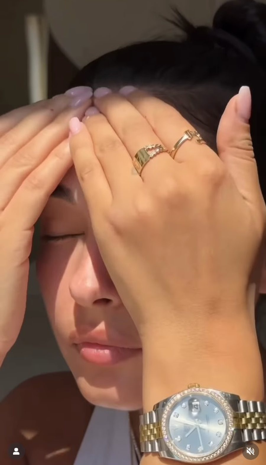 Jo dhe aq mister! Capital T dhe Adrola Dushi postojnë