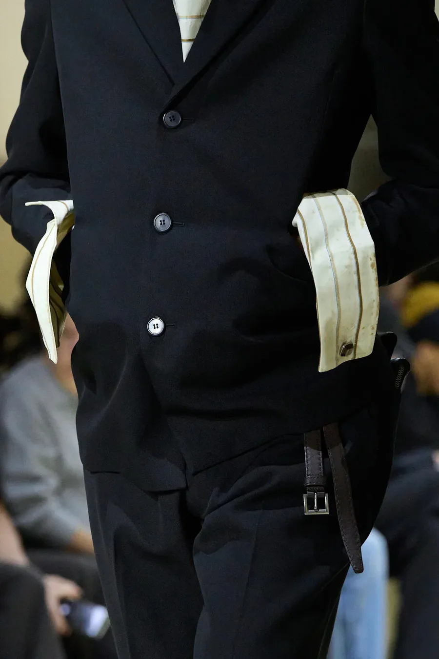 Moda thyen rregullat e elegancës, “njollat” janë trendi i