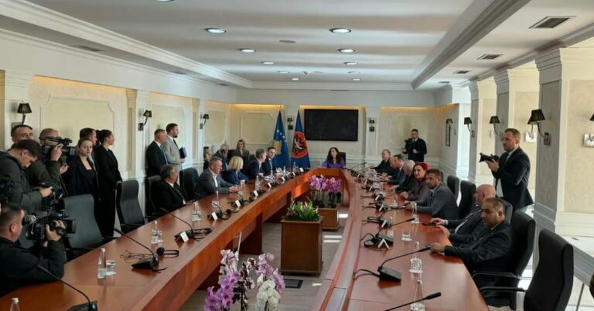 Kosova  në zgjedhje të parakohshme më 28 dhjetor   Pas shpërndarjes së Kuvendit  Presidentja Omani dekreton datën