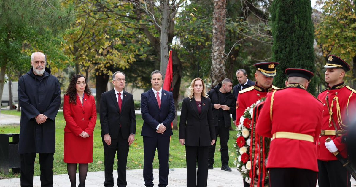 Shqipëria kremton 113 vjetorin e pavarësisë   Zhvillohet në Vlorë ceremonia e ngritjes së flamurit