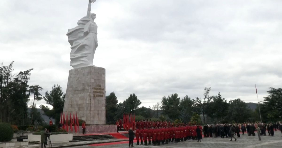 Sot 81 vjetori i Çlirimit të Shqipërisë   Homazhe te Varrezat e Dëshmorëve  Rama  Urime festën