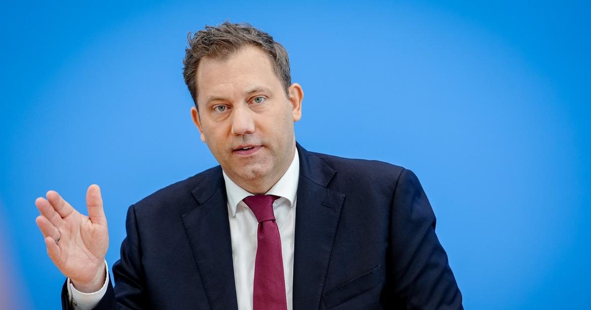  Aleanca transatlantike po shpërbëhet    Ministri gjerman i financave  Duhet më shumë patriotizëm evropian