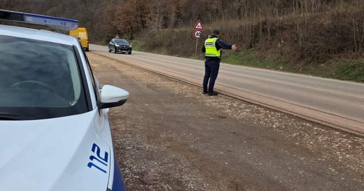 Punimet në aksin rrugor Librazhd Korçë  Policia e Shtetit  Bllokim i përkohshëm i qarkullimit të automjeteve