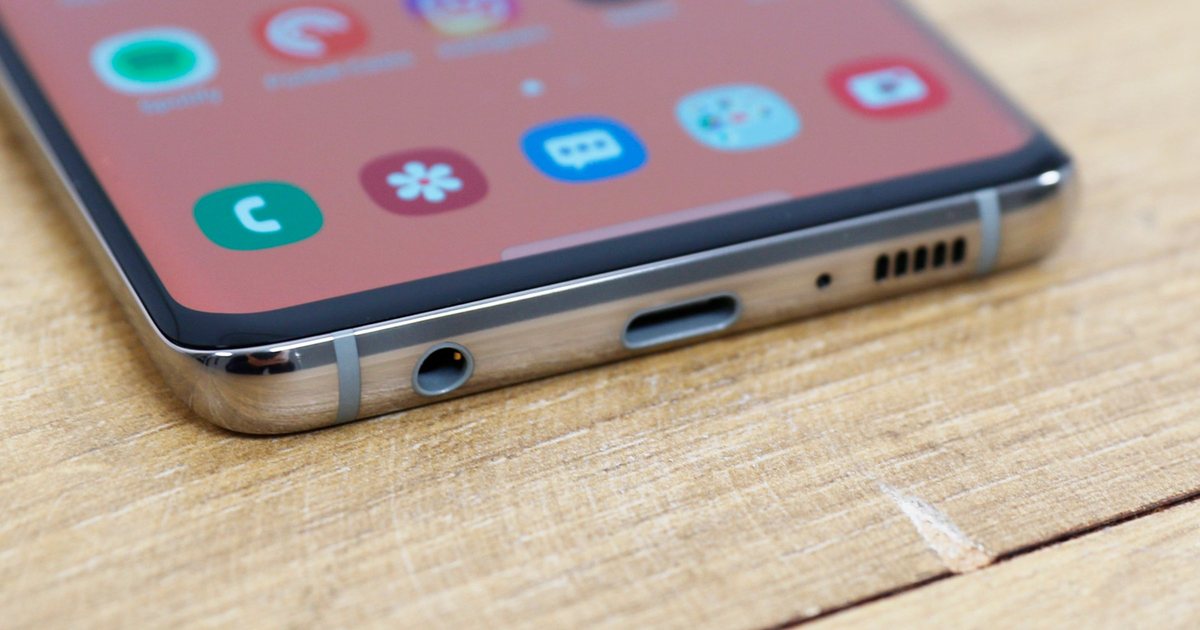 Shqiptarët flasin më pak në telefon  AKEP  Po konsumojnë më shumë internet  Rritje me 22  në tremujorin e parë
