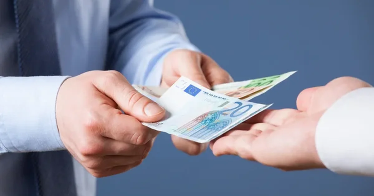Euro  braktiset  nga huamarrësit  Kreditë në lekë fitojnë terren përgjatë katër muajve të parë të vitit