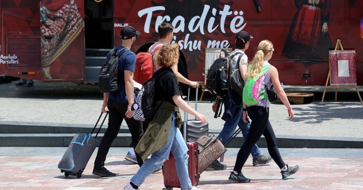 Cilët janë turistët që po zgjedhin Shqipërinë  Nga Italia  te Britania  Vizitat në strukturat akomoduese u rritën 19 7  gjatë Prillit