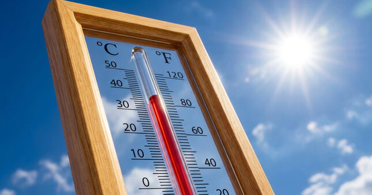 Franca nën  pushtetin  e vapës ekstreme  Temperaturat deri në 40°C  mbyllen shkollat  rrezik për shëndetin publik