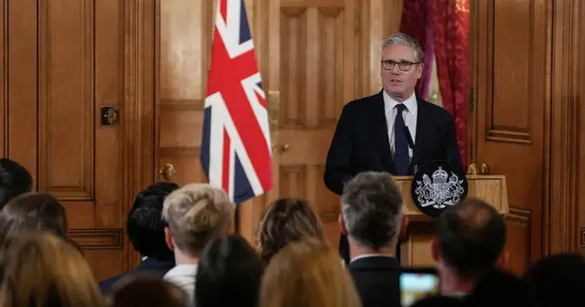 Dorëhiqet kryeministri britanik  Keir Starmer   Largohet edhe nga drejtimi i Partisë Laburiste