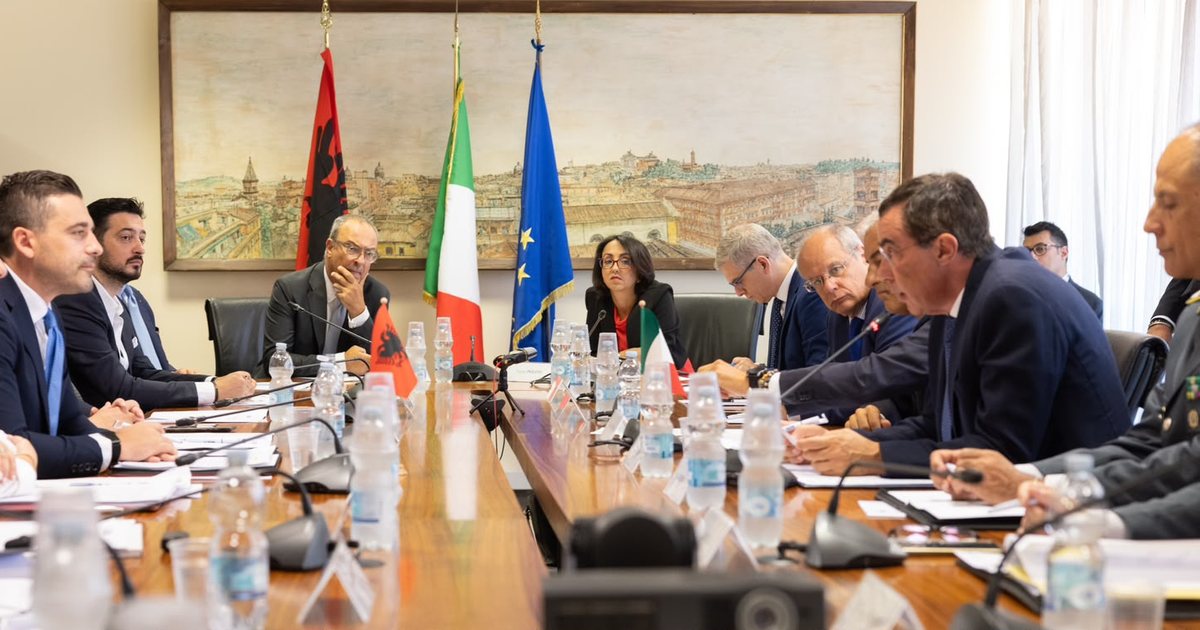 Doganat Shqiptare dhe Italia thellojnë bashkëpunimin  Fokus  rritja e shkëmbimeve tregtare dhe lehtësimin i lëvizjes së mallrave e pasagjerëve