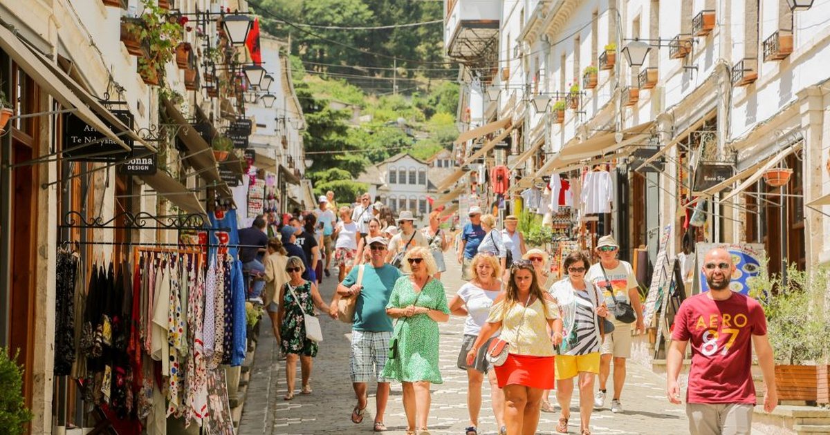 Shqipëria  ndër vendet me më shumë turistë  Mirëpresim 5 vizitorë për banor  duke u renditur të 6 tët në botë