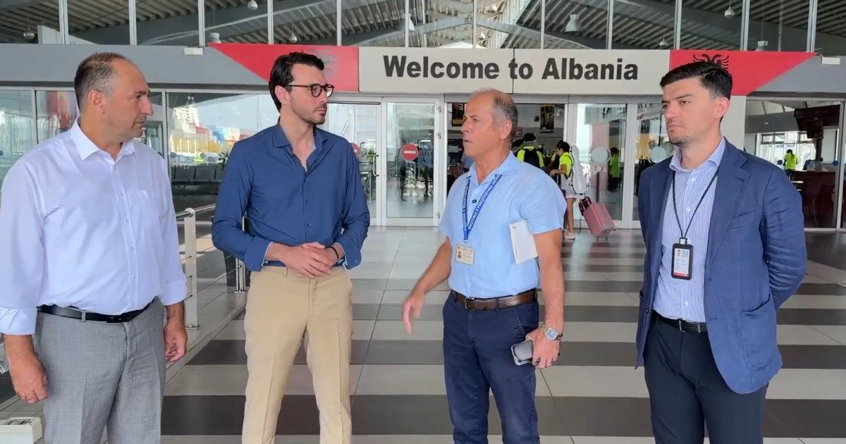 Fluks i lartë udhëtarësh në Portin e Durrësit   Ministri Karakaçi inspekton masat e marra