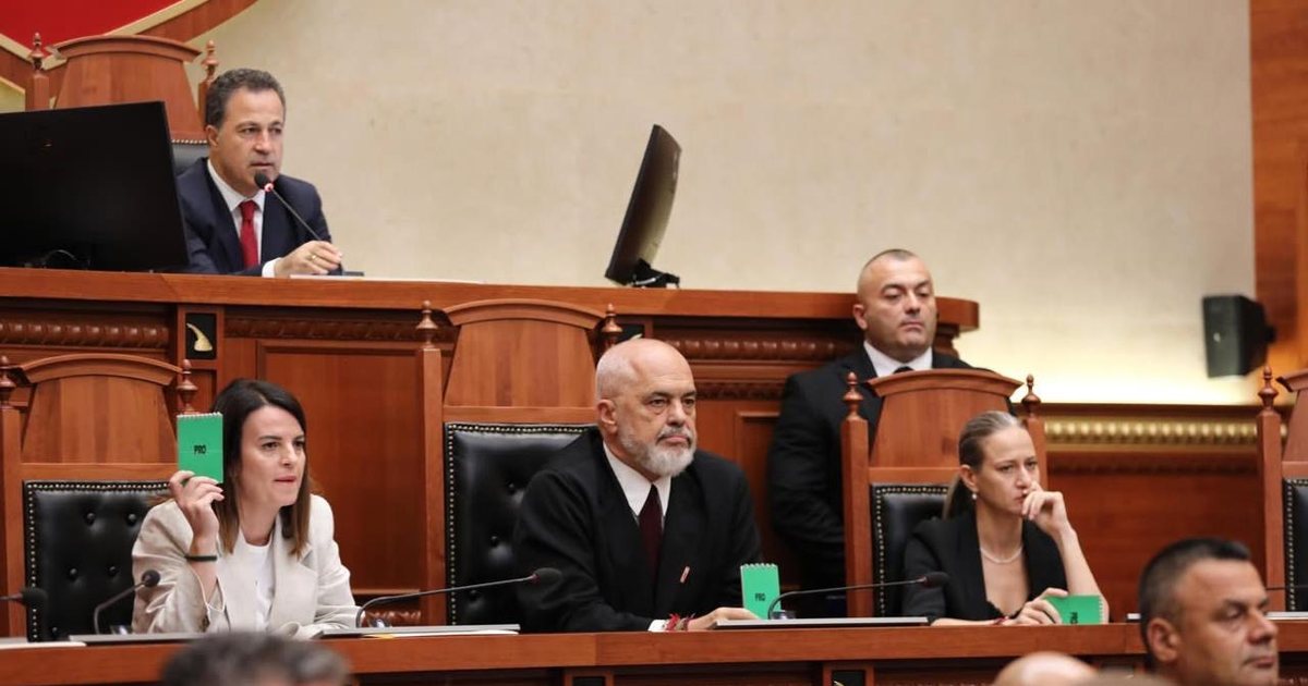 Kuvendi voton mes tensioneve  Miratohen pr ligjet  Për kontabilitetin dhe pasqyrat financiare    Pronësinë industriale    Turizmin   Ismail Shehu  kryetar i Komisionit të Prokurimit Publik